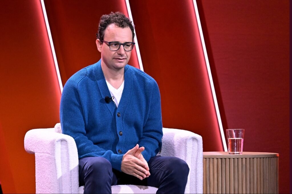 Anthropic CEO Warns That AI Will ‘Likely’ Replace Jobs Anthropic CEO Warns That AI Will 'Likely' Replace Jobs