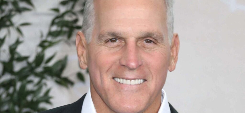 Jesse Palmer Calls Out Mel Owens In 'Golden Bachelor' Promo