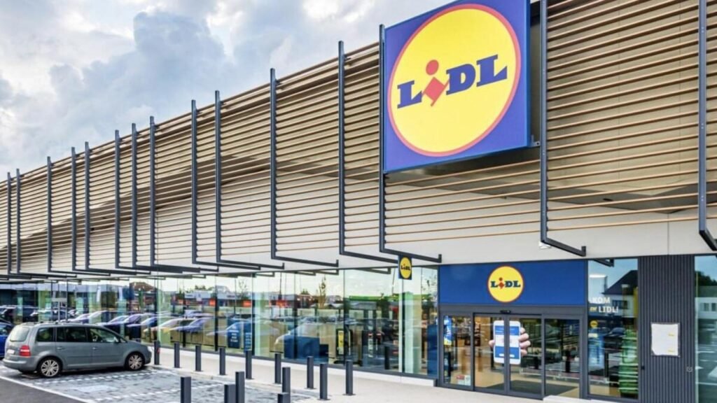 permite organizar lápices y además carga tu móvil