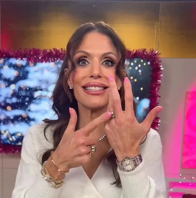 Bethenny Frankel Reveals Her Chic Holiday Outfit In Surprise Fashion Preview Bethenny Frankel Reveals Her Chic Holiday Outfit In Surprise Fashion Preview