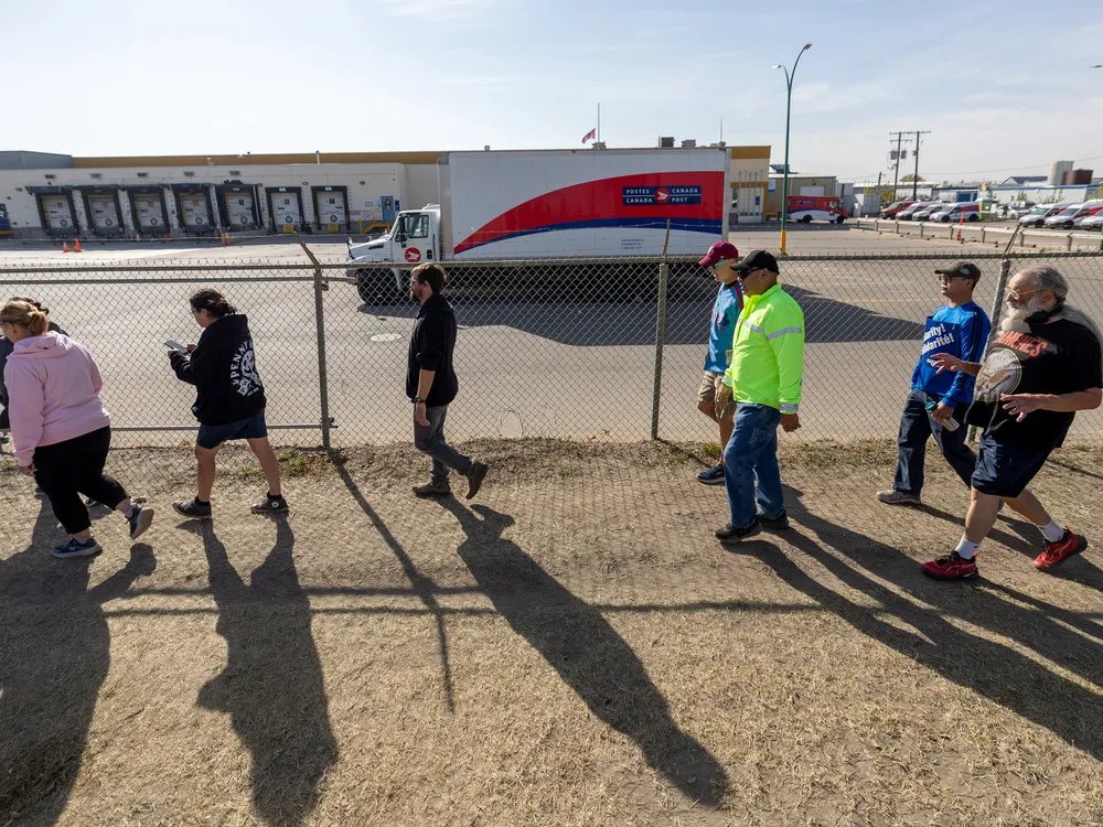 Canada Post workers move to rotating strikes. What does this mean? Canada Post workers move to rotating strikes. What does this mean?