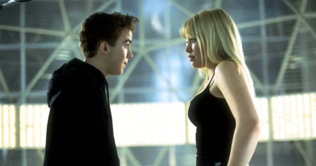 Frankie Muniz Says He Hasn’t Spoken to Hilary Duff in 22 Years