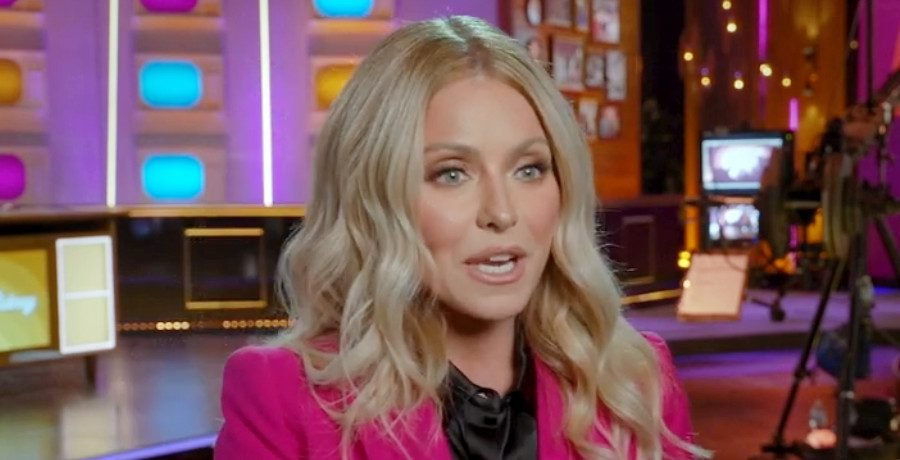 Kelly Ripa Makes ‘LIVE’ Producer Cry On-Air Kelly Ripa Makes 'LIVE' Producer Cry On-Air