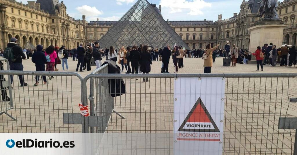 La Policía francesa detiene a dos sospechosos por el robo de joyas del Louvre