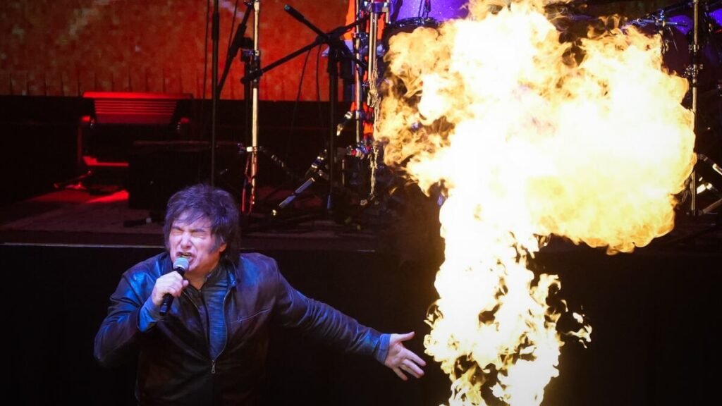 Milei performs at rock concert in front of 15,000 people to save the election campaign | International