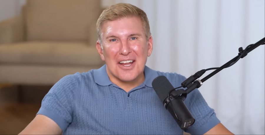 Todd Chrisley Hits Back At ‘Trashy’ Airport Woman Todd Chrisley Hits Back At 'Trashy' Airport Woman