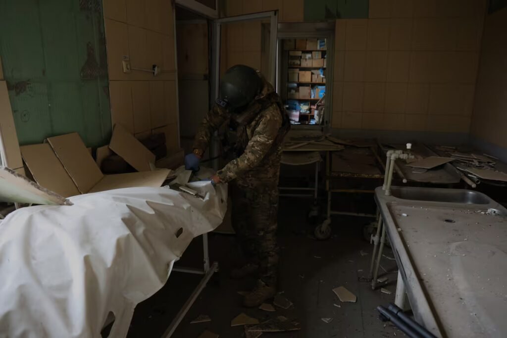 War in Ukraine: In the limbo of the Ukrainian front: A city of automatons and a corpse forgotten in the hospital | International