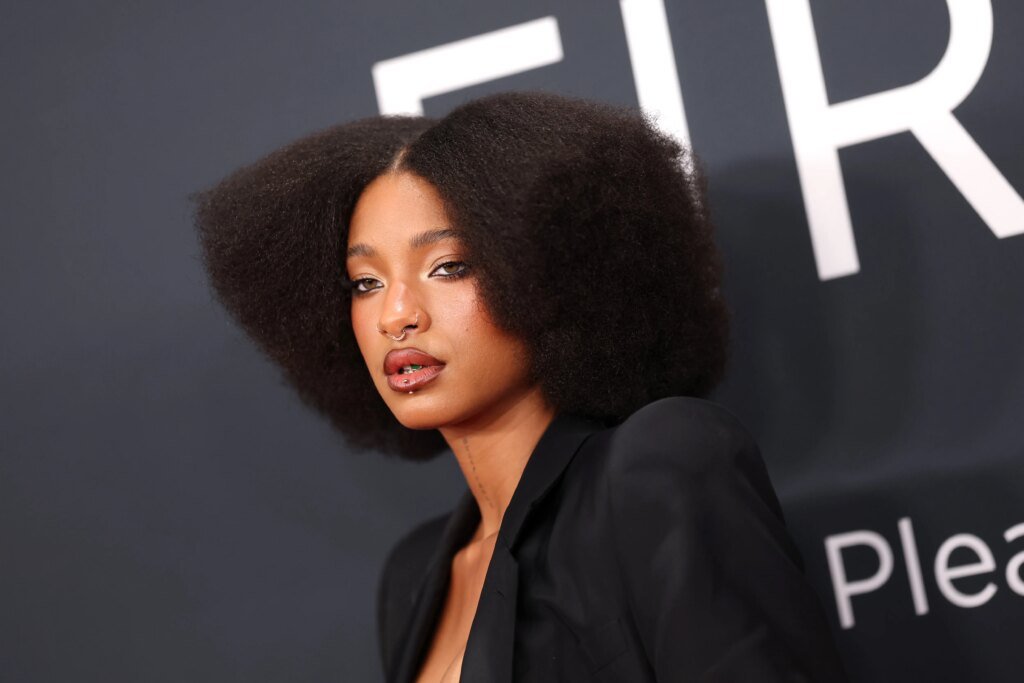 Willow Smith’s Old-School Dating Debate Sends The TL Into Chaos