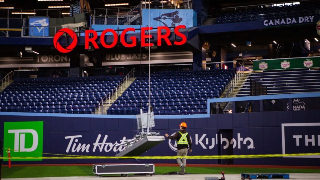 Blue Jays fans set record for data usage at Rogers Centre Blue Jays fans set record for data usage at Rogers Centre
