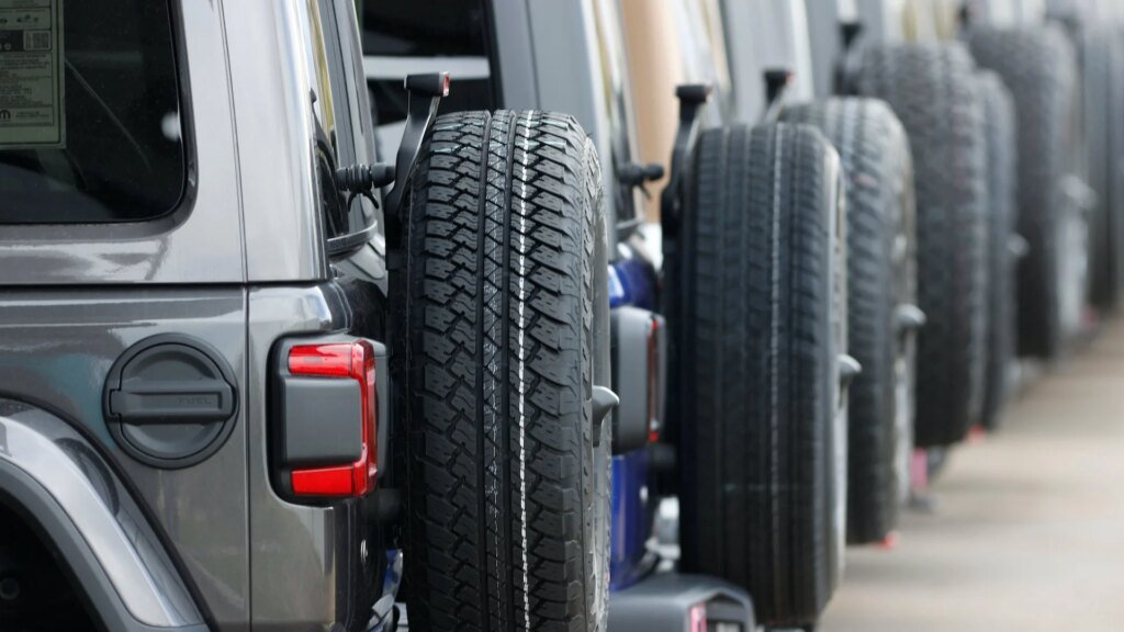 Chrysler recalls 320,000 Jeep plug-in hybrids over battery fire risk