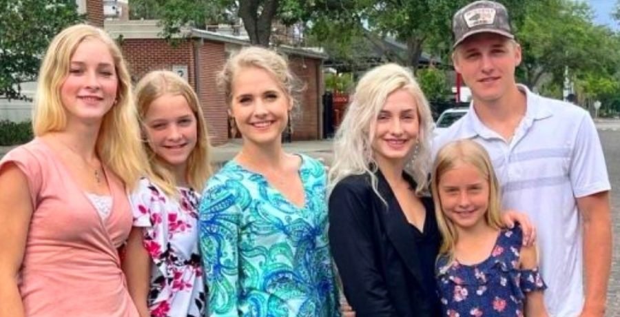 Fans Rally Around ‘Plathville’ Star Over Miscarriage Fans Rally Around 'Plathville' Star Over Miscarriage