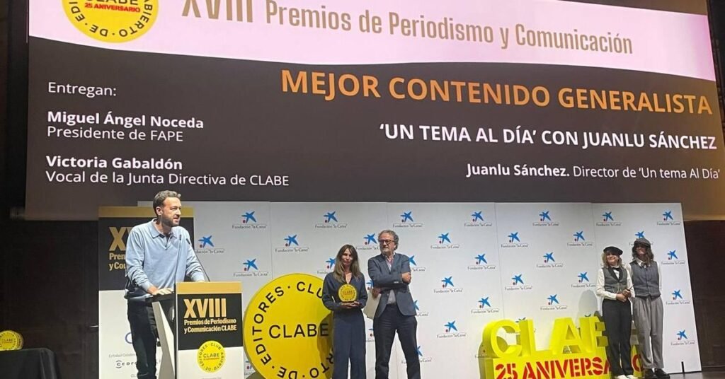 Juanlu Sánchez, premio CLABE de periodismo por el podcast ‘Un tema Al día’ Juanlu Sánchez, premio CLABE de periodismo por el podcast ‘Un tema Al día’