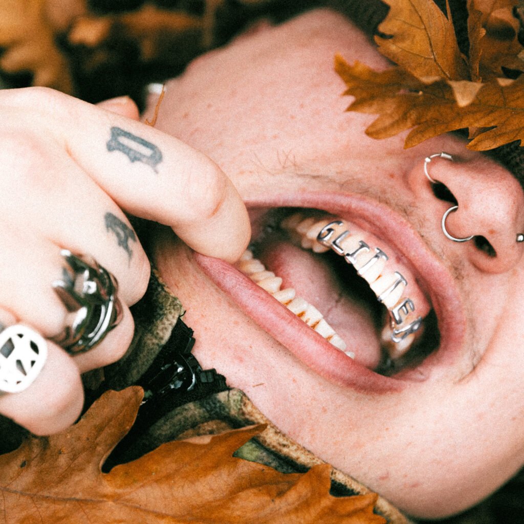 Knives announce new remix album REGLITTER I