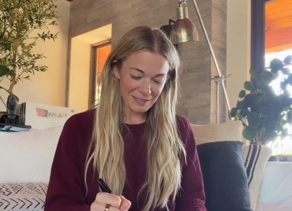 LeAnn Rimes Cibrian Shares Festive Weekend Plans With Signed Christmas Records