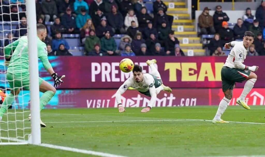 Neto strikes before half-time to put Clarets on the back foot