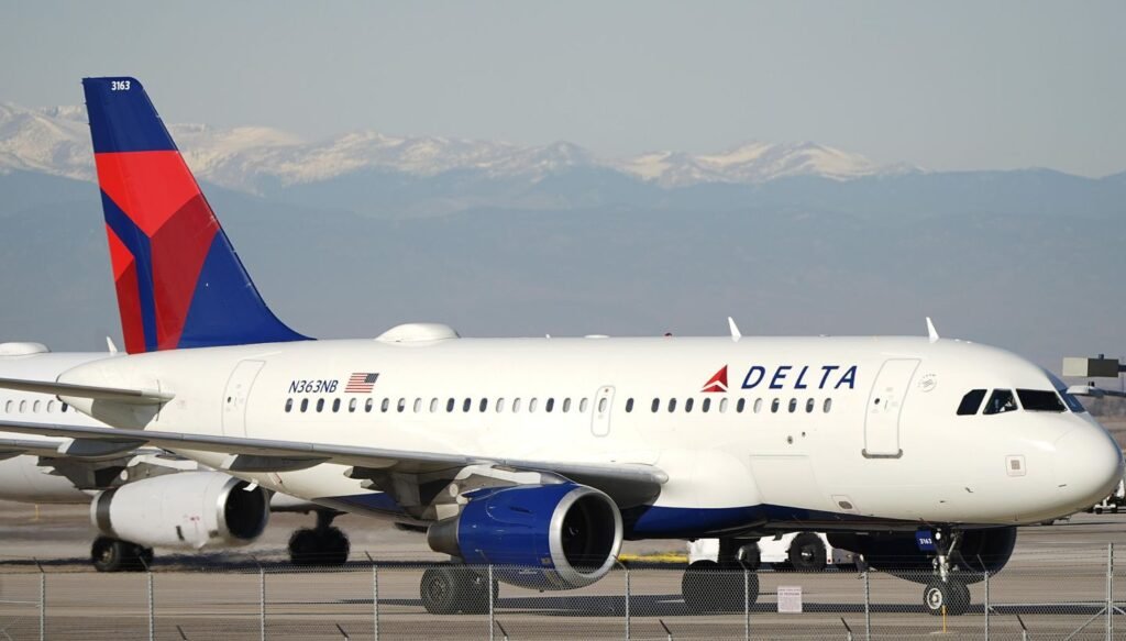Pilot of Delta flight does go-around at Boston airport to avoid another plane