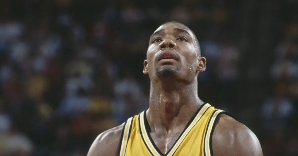 Rodney Rogers Dead at 54: NBA Star Remembered for ‘Towering Legacy’ Rodney Rogers Dead at 54: NBA Star Remembered for ‘Towering Legacy’