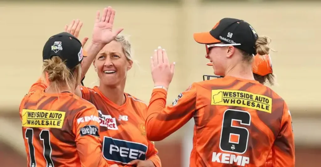 WBBL|11: Sophie Devine’s all-round show powers Perth Scorchers to a dominant win over Melbourne Renegades