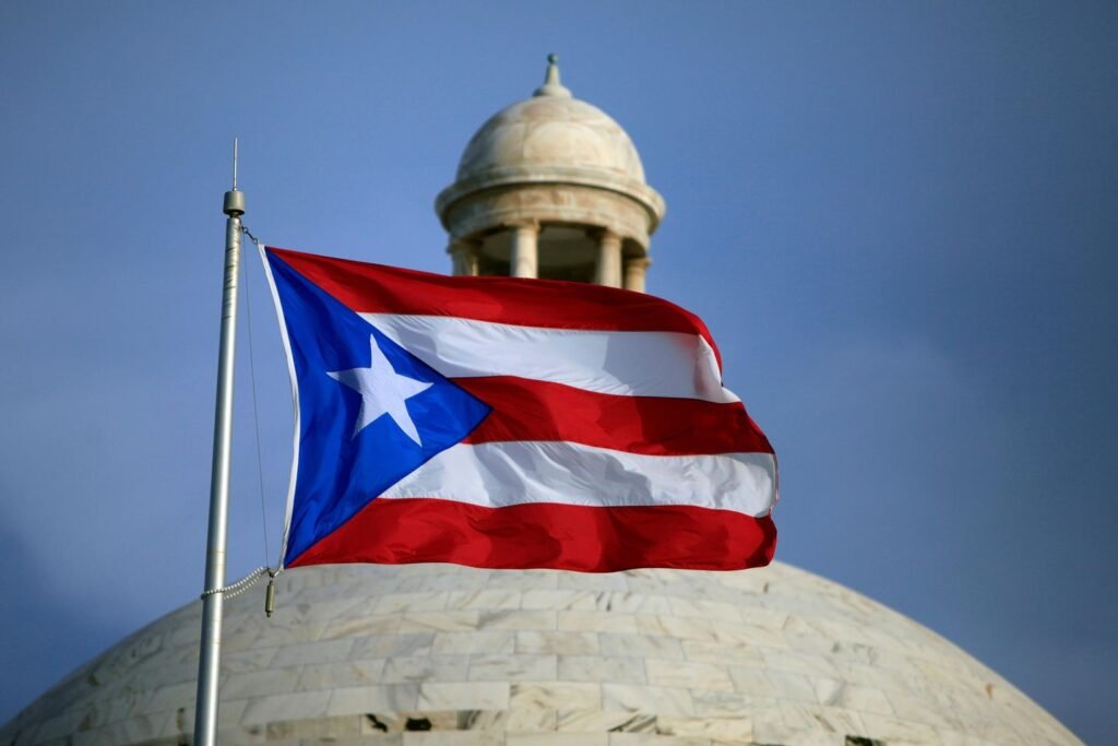 A new federal report scrutinizes Puerto Rico's tax incentives luring wealthy Americans