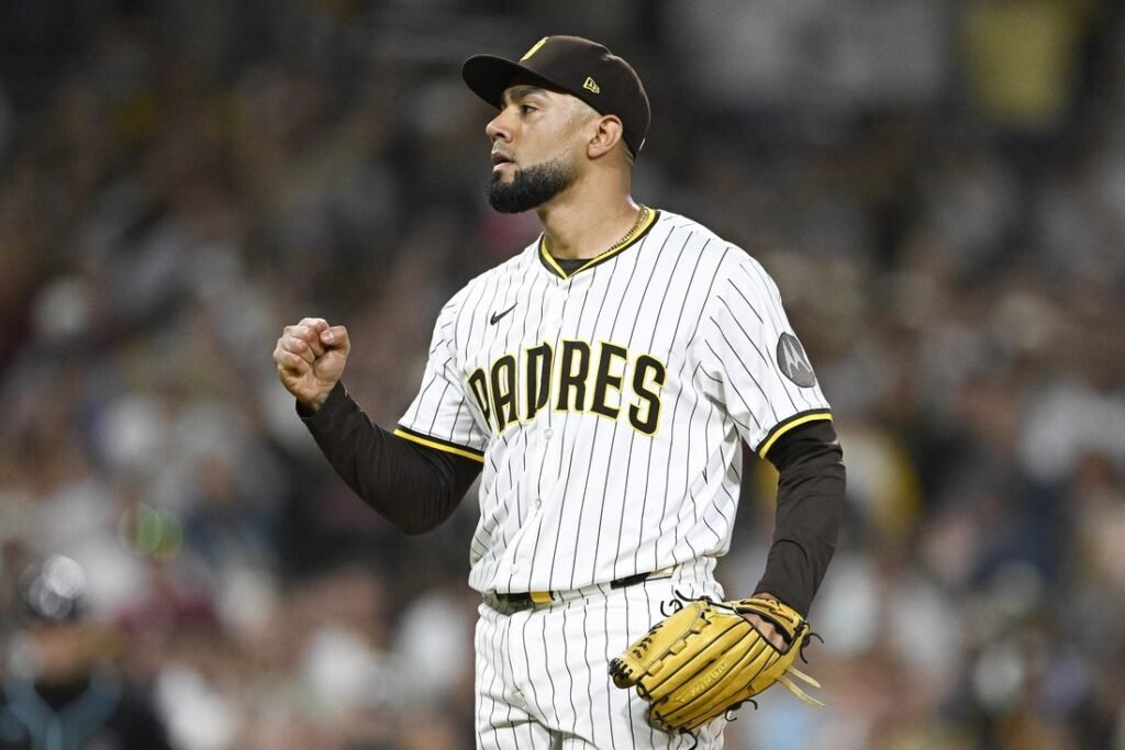 Braves reel in RHP Robert Suarez on 3-year, $45M deal Braves reel in RHP Robert Suarez on 3-year, $45M deal