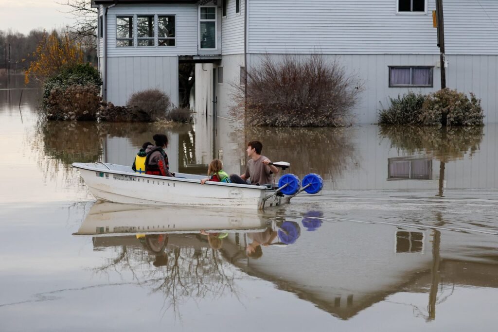 Evacuations ordered in 3 south Seattle suburbs after week of heavy rain causes a levee to fail