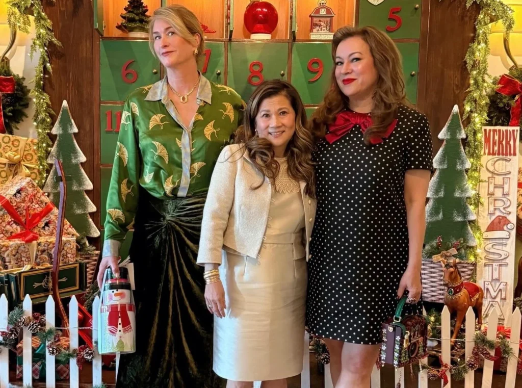 Jennifer Tilly Attends A Glittering Bulgari Holiday Luncheon With A Show-Stopping Purse Jennifer Tilly Attends A Glittering Bulgari Holiday Luncheon With A Show-Stopping Purse