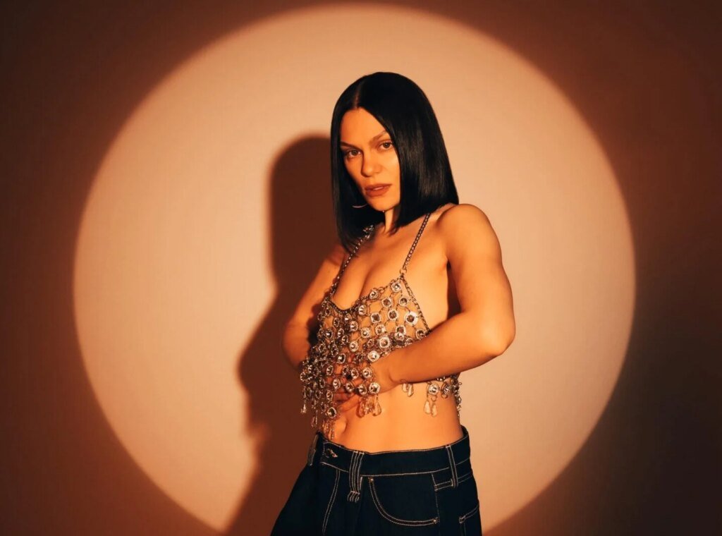Jessie J Brings Her Holiday Tradition And A Nostalgic Hit To The Jingle Bell Ball