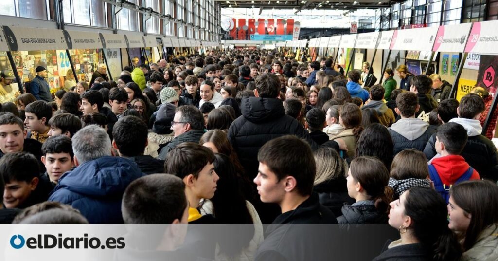 La Azoka cierra con “miles” de visitantes y una “aportación” a la cultura vasca más allá de Durango La Azoka cierra con "miles" de visitantes y una "aportación" a la cultura vasca más allá de Durango