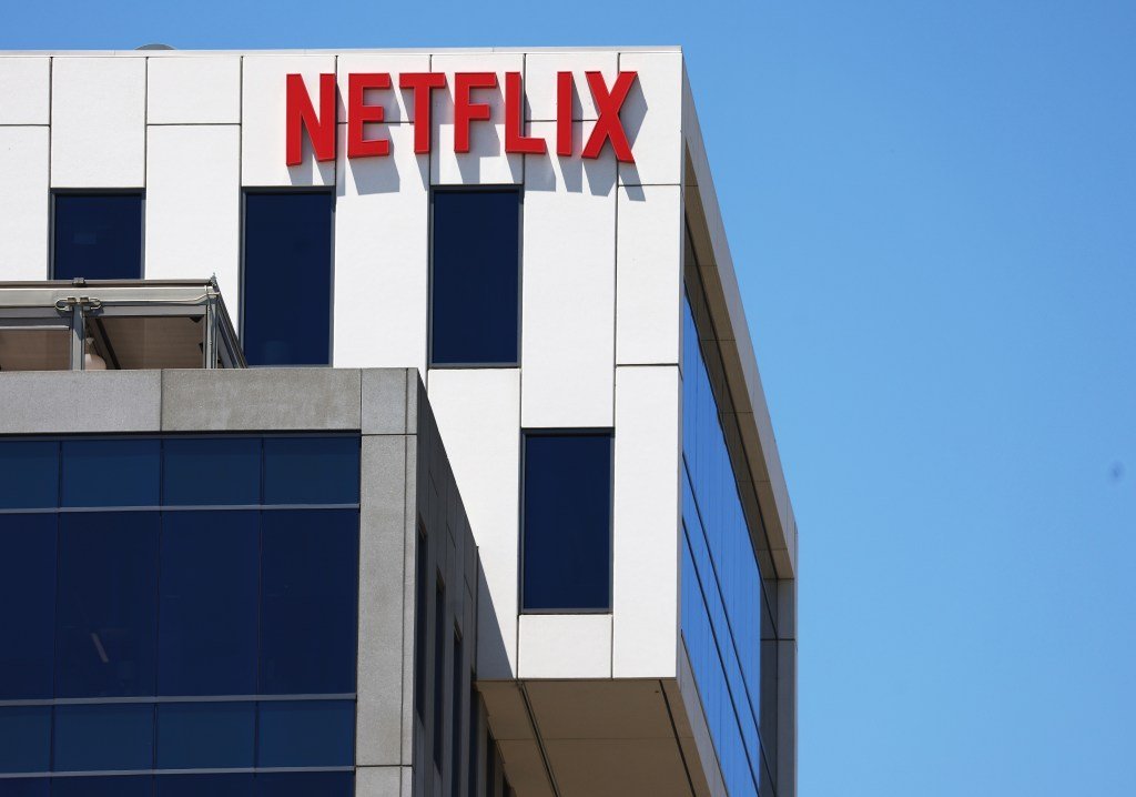 Los directores ejecutivos de Netflix califican el acuerdo con Warner Bros como “una victoria para la industria del entretenimiento” Los directores ejecutivos de Netflix califican el acuerdo con Warner Bros como “una victoria para la industria del entretenimiento”