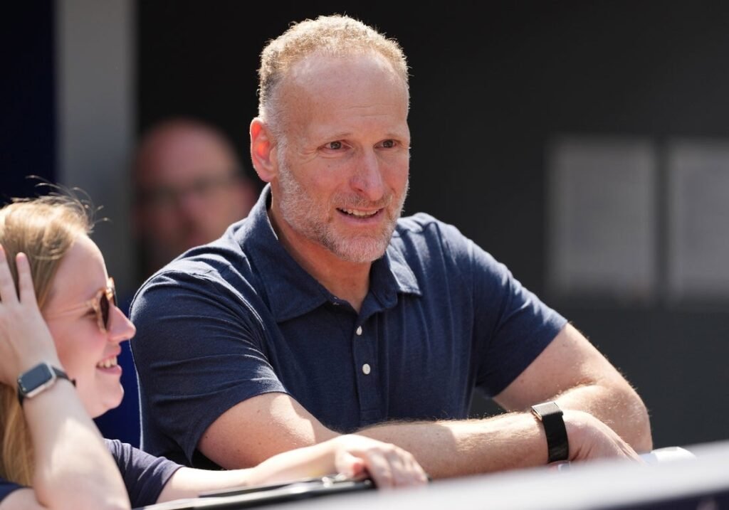 Mark Shapiro inks 5-year deal to stay as Jays' president, CEO