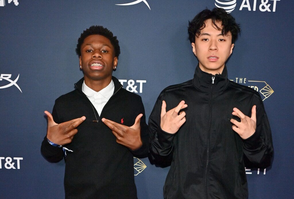 Ray Issues Apology After Awkward Awards Exchange Ray Issues Apology After Awkward Awards Exchange