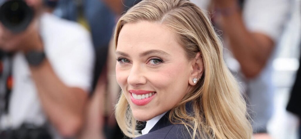 Scarlett Johansson Recalls Being 'Weird' On Her First Date With Colin Jost