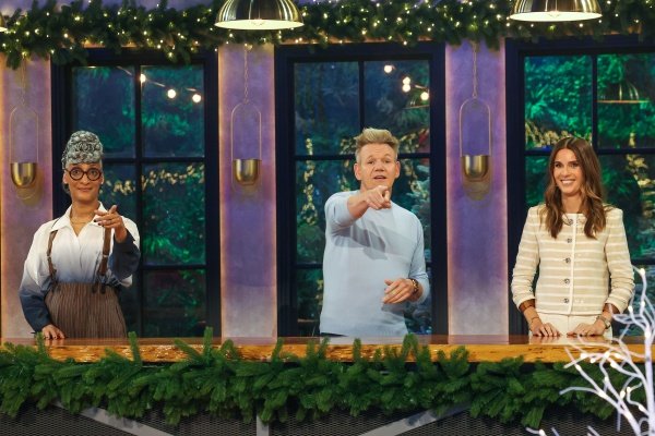 Thursday TV Ratings: Next Level Baker, Ghosts, Great Christmas Light Fight, 2025 Year in Review, Dolly Parton’s Coat of Many Colors – canceled + renewed TV shows, ratings Thursday TV Ratings: Next Level Baker, Ghosts, Great Christmas Light Fight, 2025 Year in Review, Dolly Parton's Coat of Many Colors - canceled + renewed TV shows, ratings