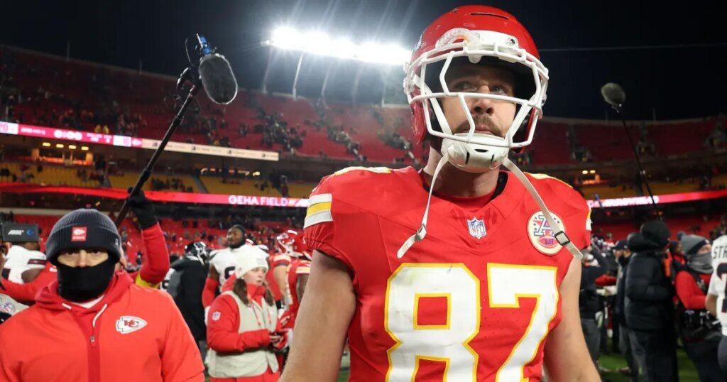 Travis Kelce Looked Despondent, Denied Interviews After Texans Loss Travis Kelce Looked Despondent, Denied Interviews After Texans Loss