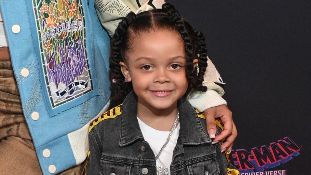 Yosohn Shouts Out Little Brother Essex W/ Freestyle Bars (Video) Yosohn Shouts Out Little Brother Essex W/ Freestyle Bars (Video)