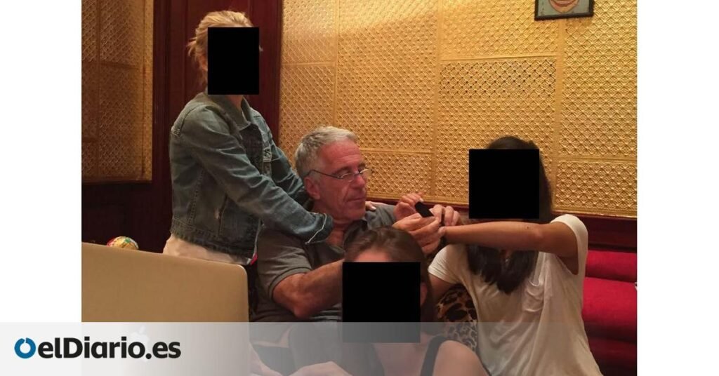 mensajes sobre chicas de 18 años y fotos con Bill Gates y Chomsky