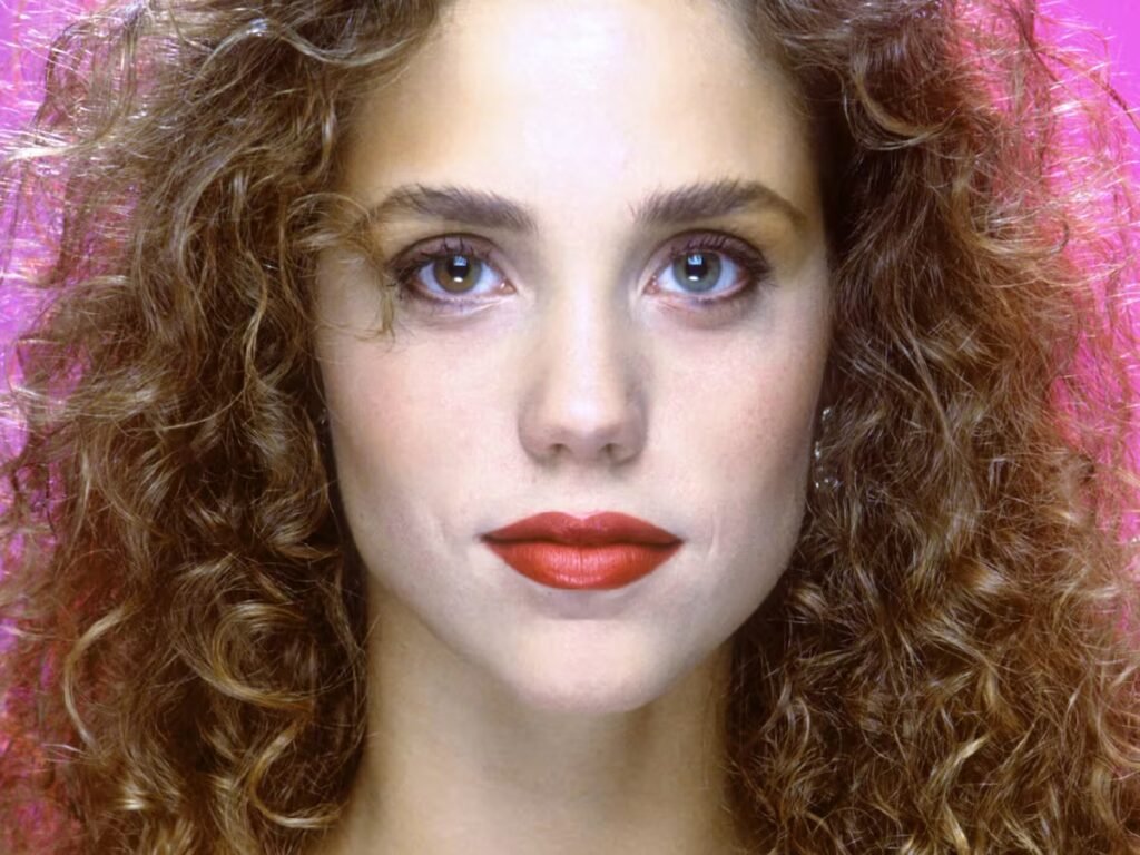 ‘How does it feel to be a failure?’: Elizabeth Berkley’s journey from ‘Showgirls’ ridicule to vindication | Culture ‘How does it feel to be a failure?’: Elizabeth Berkley’s journey from ‘Showgirls’ ridicule to vindication | Culture
