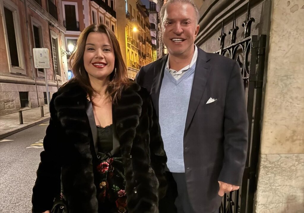 Ana Navarro Celebrates Birthday In Madrid With Clams And A Canine Priority