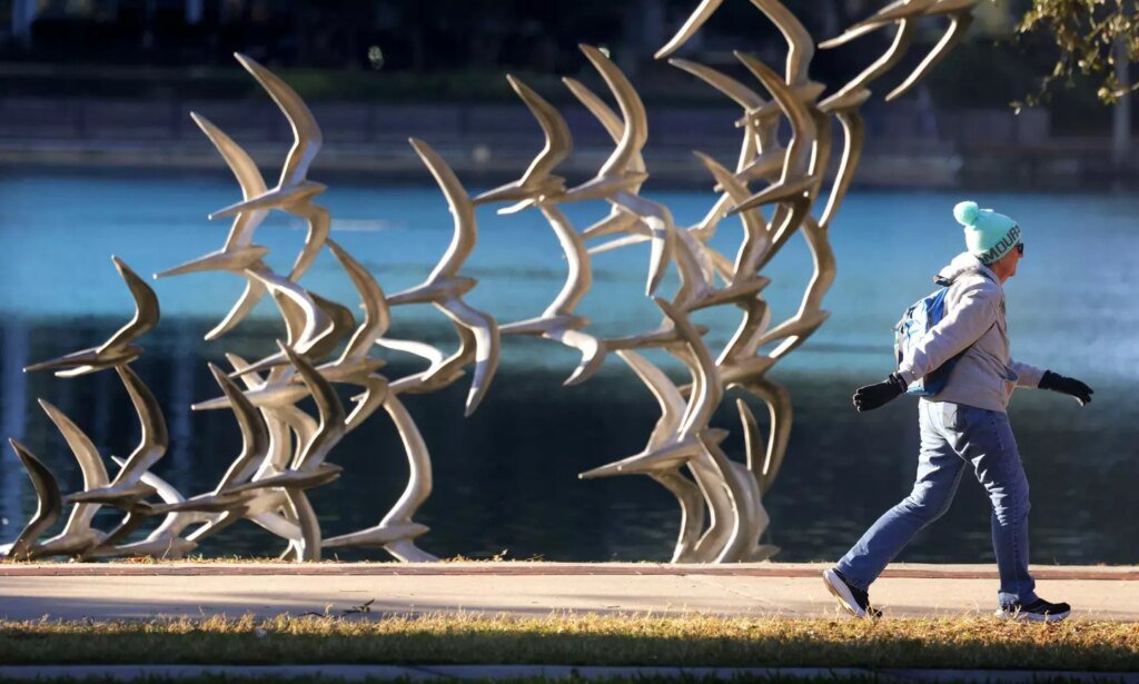 Blast of winter weather hitting East Coast, Midwest and could bring snow to Florida