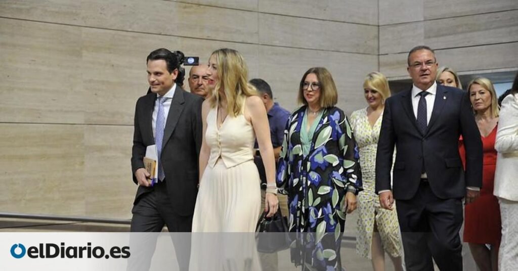 El reparto de poder en la Asamblea de Extremadura pone a prueba la resistencia de Guardiola frente a Vox El reparto de poder en la Asamblea de Extremadura pone a prueba la resistencia de Guardiola frente a Vox