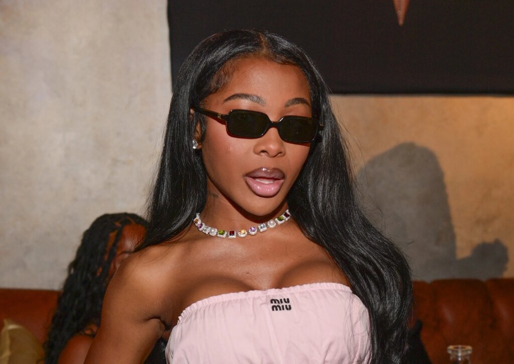 Fans React After She Flexes Her New Artsy Home Fans React After She Flexes Her New Artsy Home