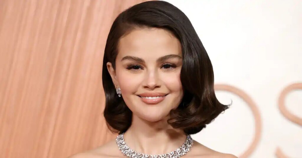 Selena Gomez Flaunts Her Natural Beauty as She Shares Makeup Free Selfie