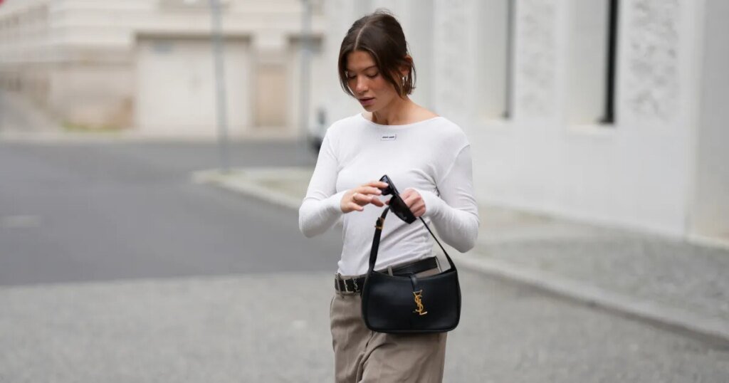 17 Flattering Boat-Neck Tops to Nail East Coast Preppy Style 17 Flattering Boat-Neck Tops to Nail East Coast Preppy Style