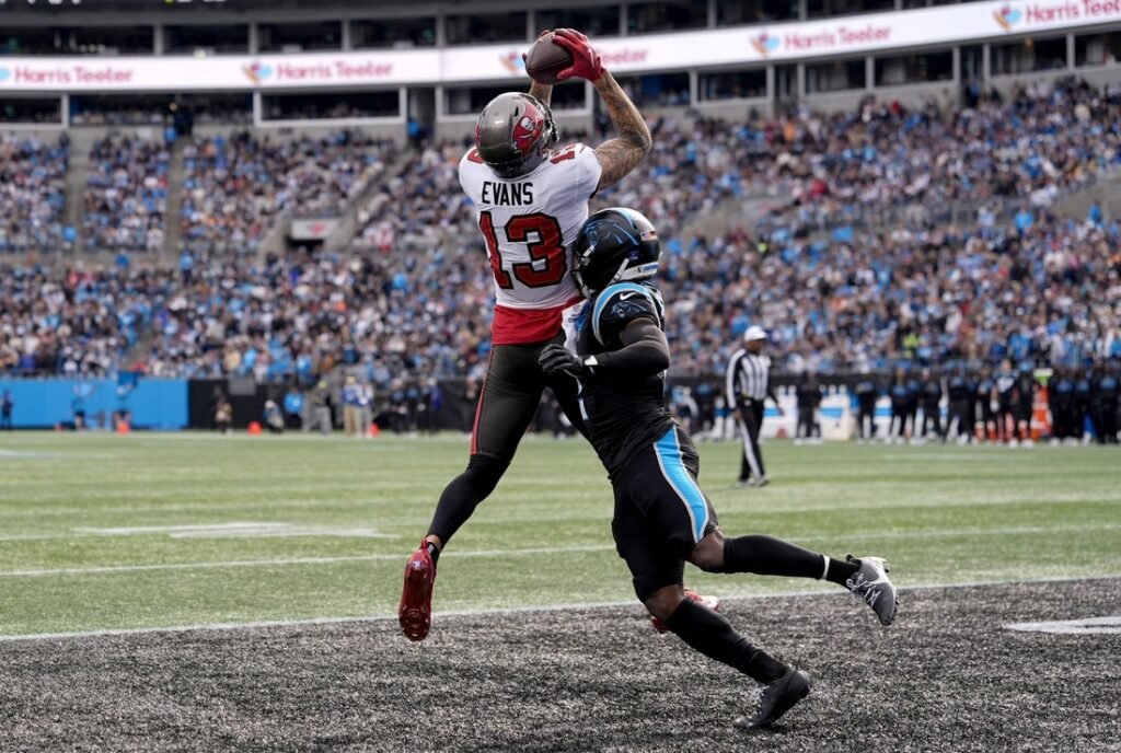 Agent: Buccaneers WR Mike Evans intends to play in '26