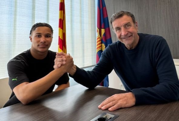 Barcelona finalise signing of highly-rated English winger