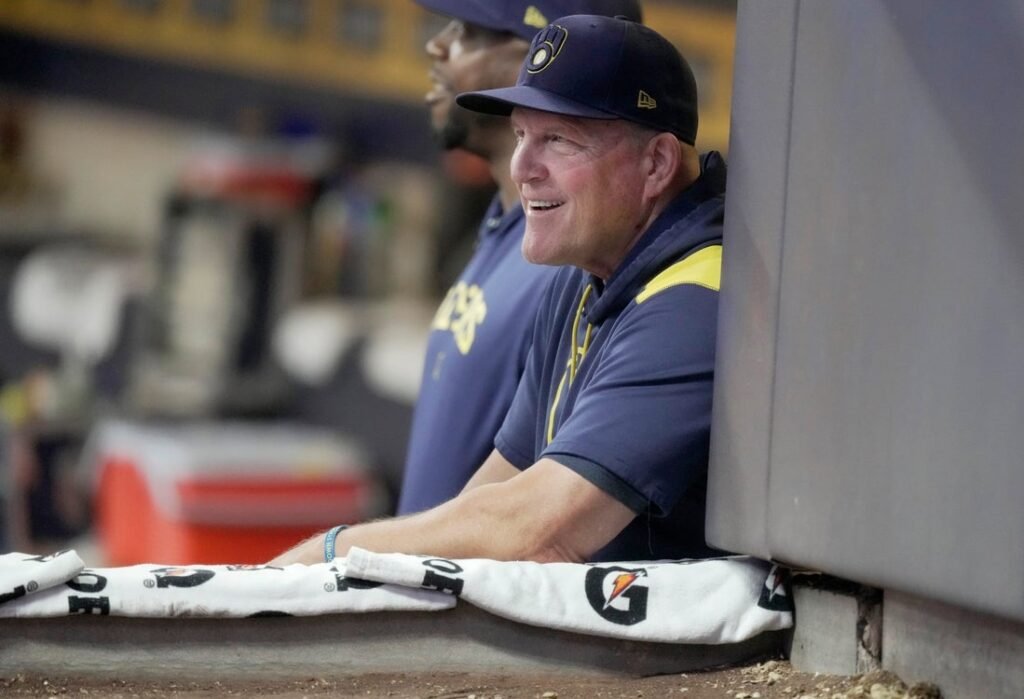 Brewers extend contract of manager Pat Murphy through 2028
