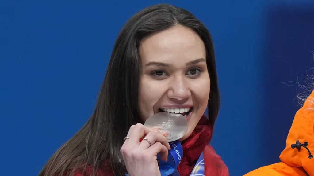 Canada's Courtney Sarault captures silver in the women's 1,000-metre short track