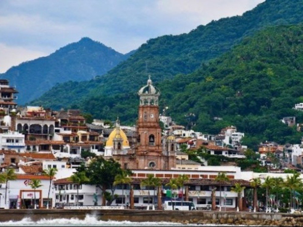 Canadian carriers resuming flights to Puerto Vallarta Canadian carriers resuming flights to Puerto Vallarta