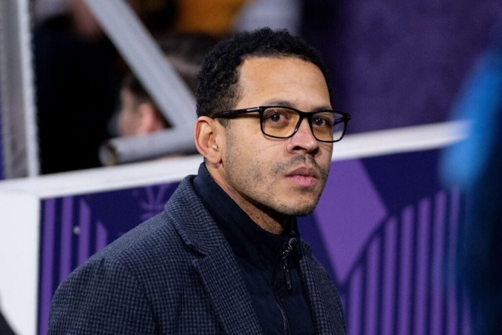 Chelsea boss Rosenior dismisses Merson rant after Arsenal defeat and says it’s ‘easy’ being a pundit Chelsea boss Rosenior dismisses Merson rant after Arsenal defeat and says it's 'easy' being a pundit