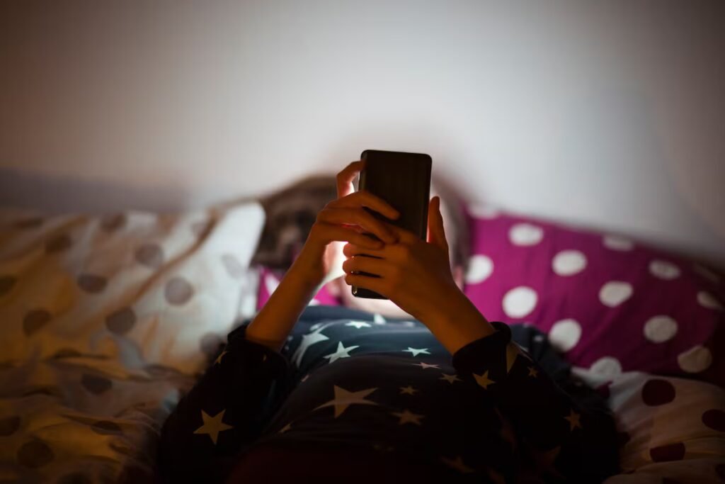 Digital addiction in children: ‘I treat children who spend the weekend in their room with their cellphones’ | Technology